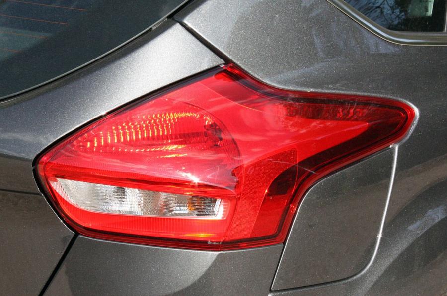  Ford Focus 1.0L EcoBoost 2014 года  (фото 7 из 27)